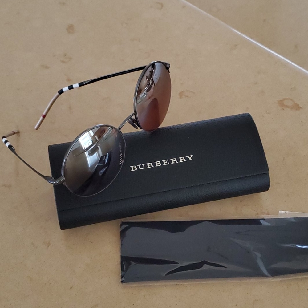 Burberry Sunglasses with case and wipe cloth